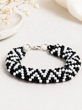 Handmade Black White Beaded Bracelet 7.5–8" Seed Bead Chevron Pattern Boho